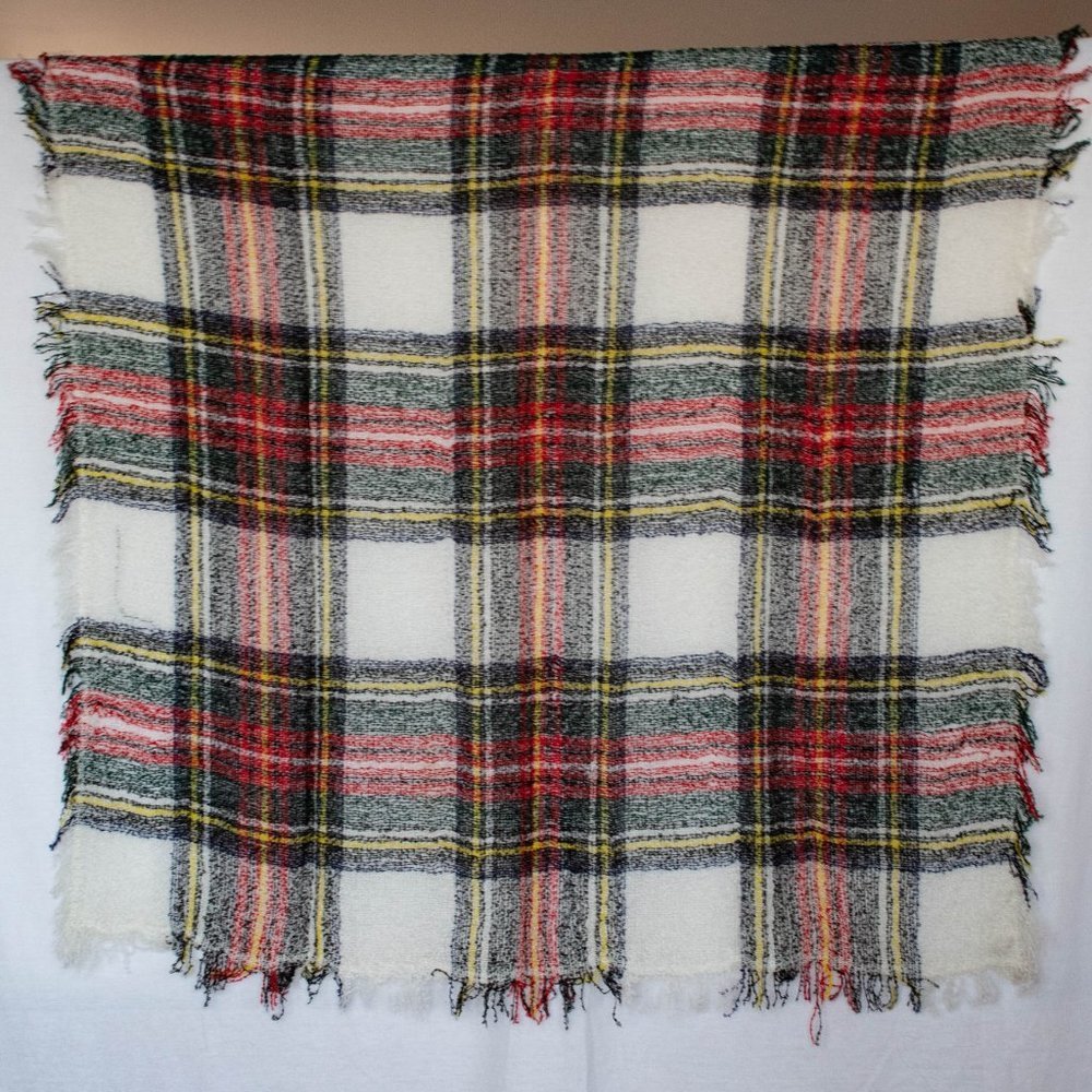 Vintage Tartan Plaid Winter Wrap in White Black Red Green Yellow - Picture 5 of 5